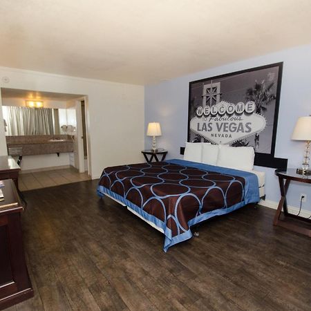 Super 8 By Wyndham Las Vegas North Strip/Fremont St. Area Dış mekan fotoğraf