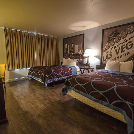Super 8 By Wyndham Las Vegas North Strip/Fremont St. Area Dış mekan fotoğraf