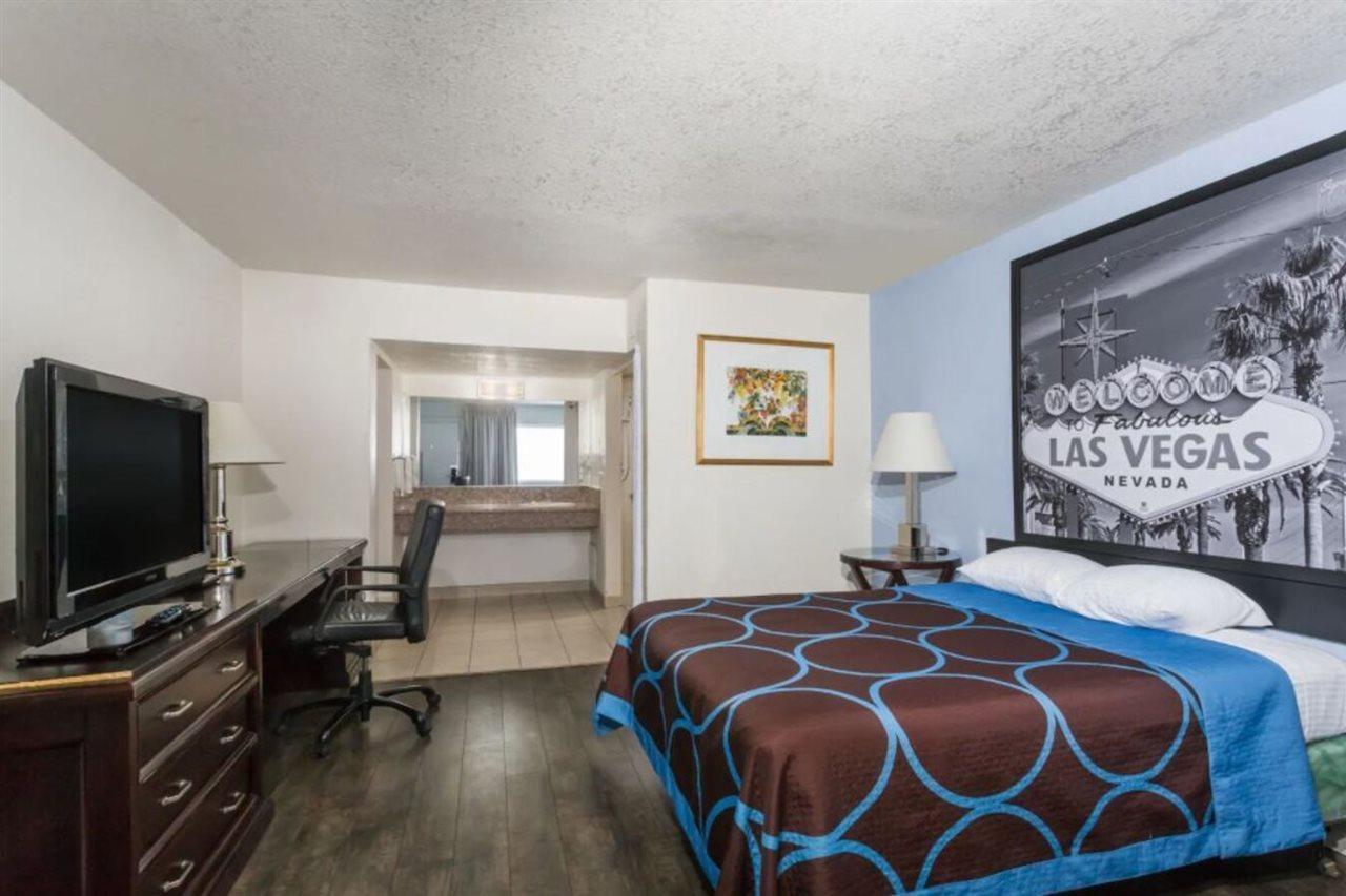 Super 8 By Wyndham Las Vegas North Strip/Fremont St. Area Dış mekan fotoğraf