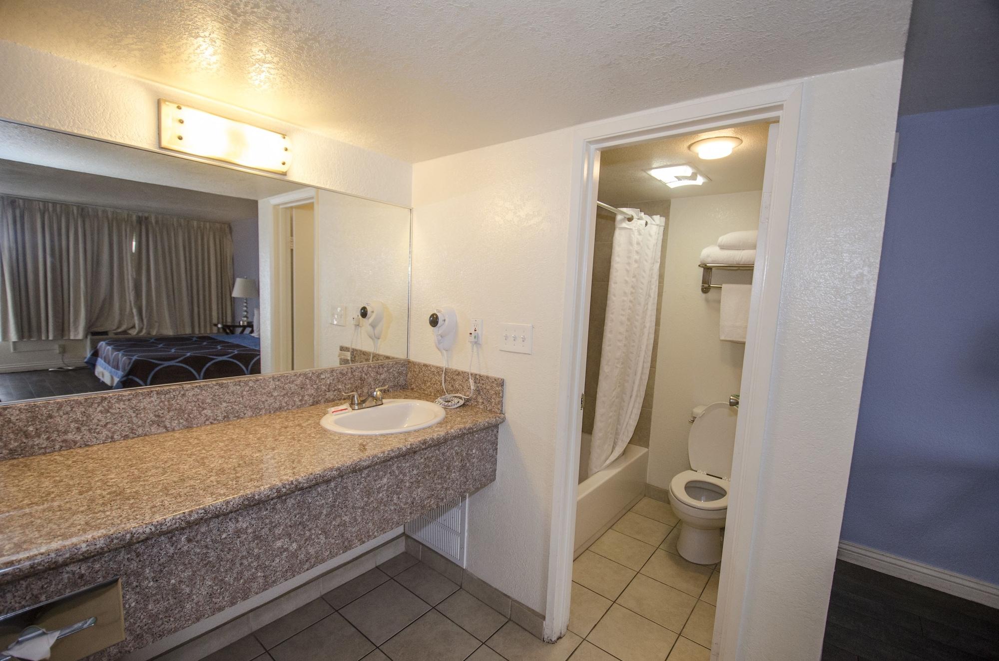 Super 8 By Wyndham Las Vegas North Strip/Fremont St. Area Dış mekan fotoğraf