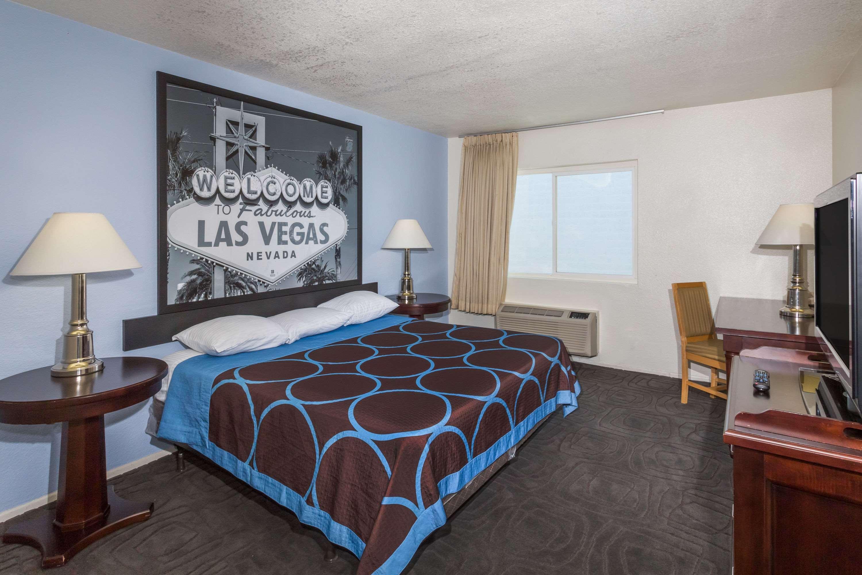 Super 8 By Wyndham Las Vegas North Strip/Fremont St. Area Dış mekan fotoğraf