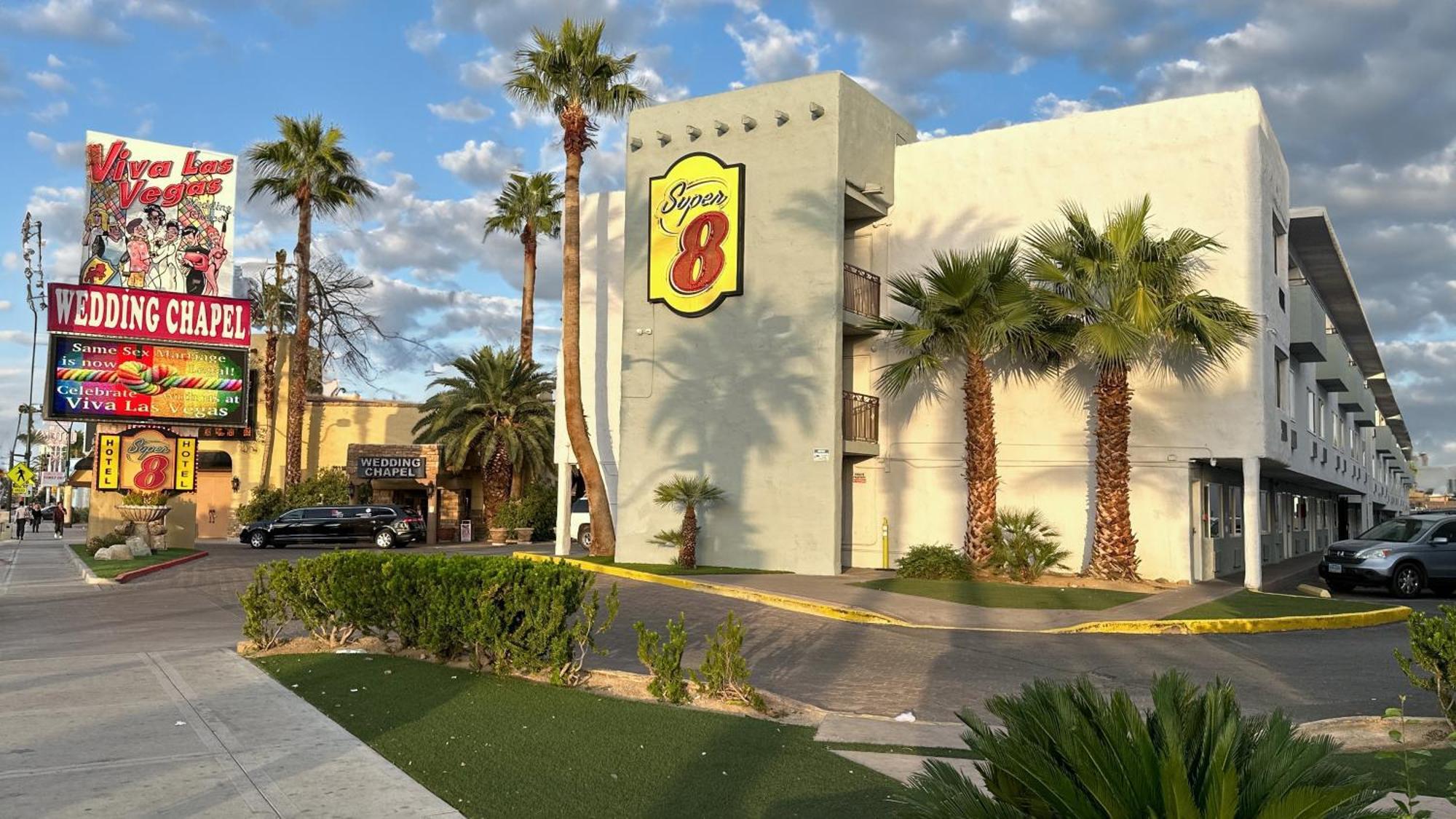 Super 8 By Wyndham Las Vegas North Strip/Fremont St. Area Dış mekan fotoğraf