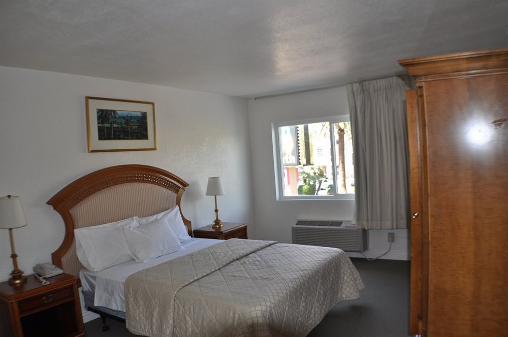 Super 8 By Wyndham Las Vegas North Strip/Fremont St. Area Dış mekan fotoğraf