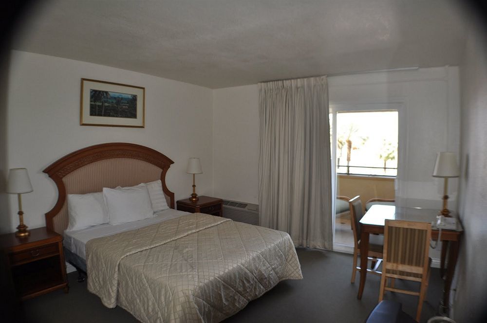 Super 8 By Wyndham Las Vegas North Strip/Fremont St. Area Dış mekan fotoğraf