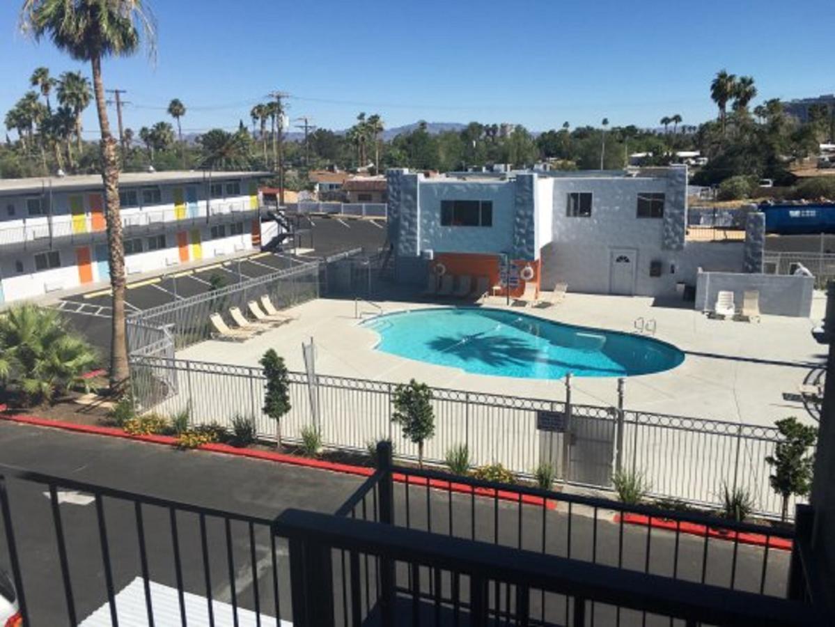 Super 8 By Wyndham Las Vegas North Strip/Fremont St. Area Dış mekan fotoğraf