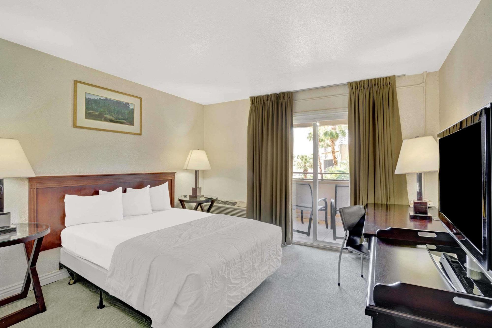 Super 8 By Wyndham Las Vegas North Strip/Fremont St. Area Dış mekan fotoğraf