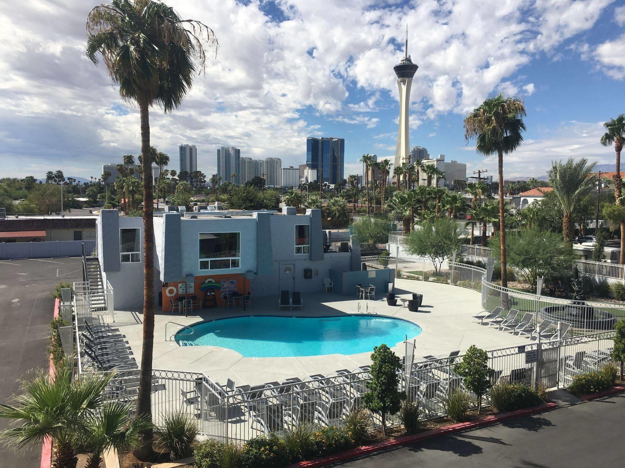 Super 8 By Wyndham Las Vegas North Strip/Fremont St. Area Dış mekan fotoğraf