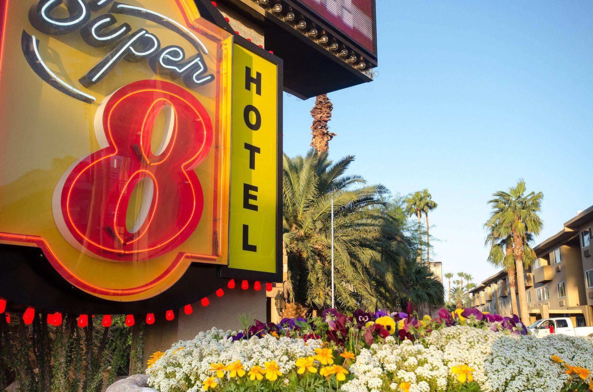Super 8 By Wyndham Las Vegas North Strip/Fremont St. Area Dış mekan fotoğraf