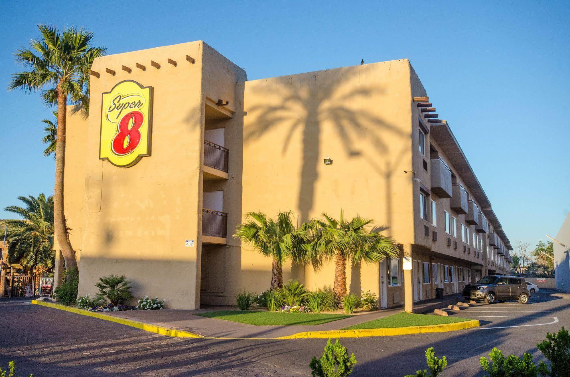 Super 8 By Wyndham Las Vegas North Strip/Fremont St. Area Dış mekan fotoğraf